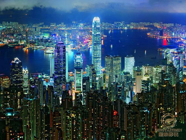 在平顶山上看香港夜景